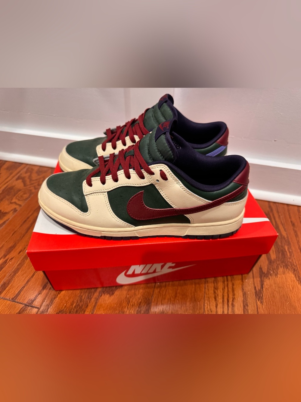 Nike Men’s Low-Top Sneakers in Green/Burgundy/Cream